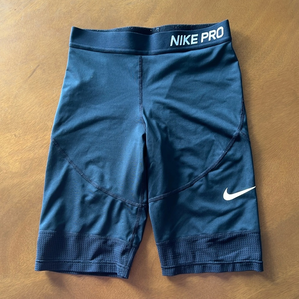 Nike Pro kids training shorts in black, size XL. Like new!